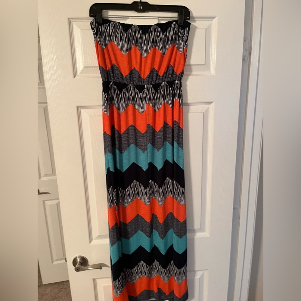 🐠Trixx Maxi Dress. Strapless. Size Medium.